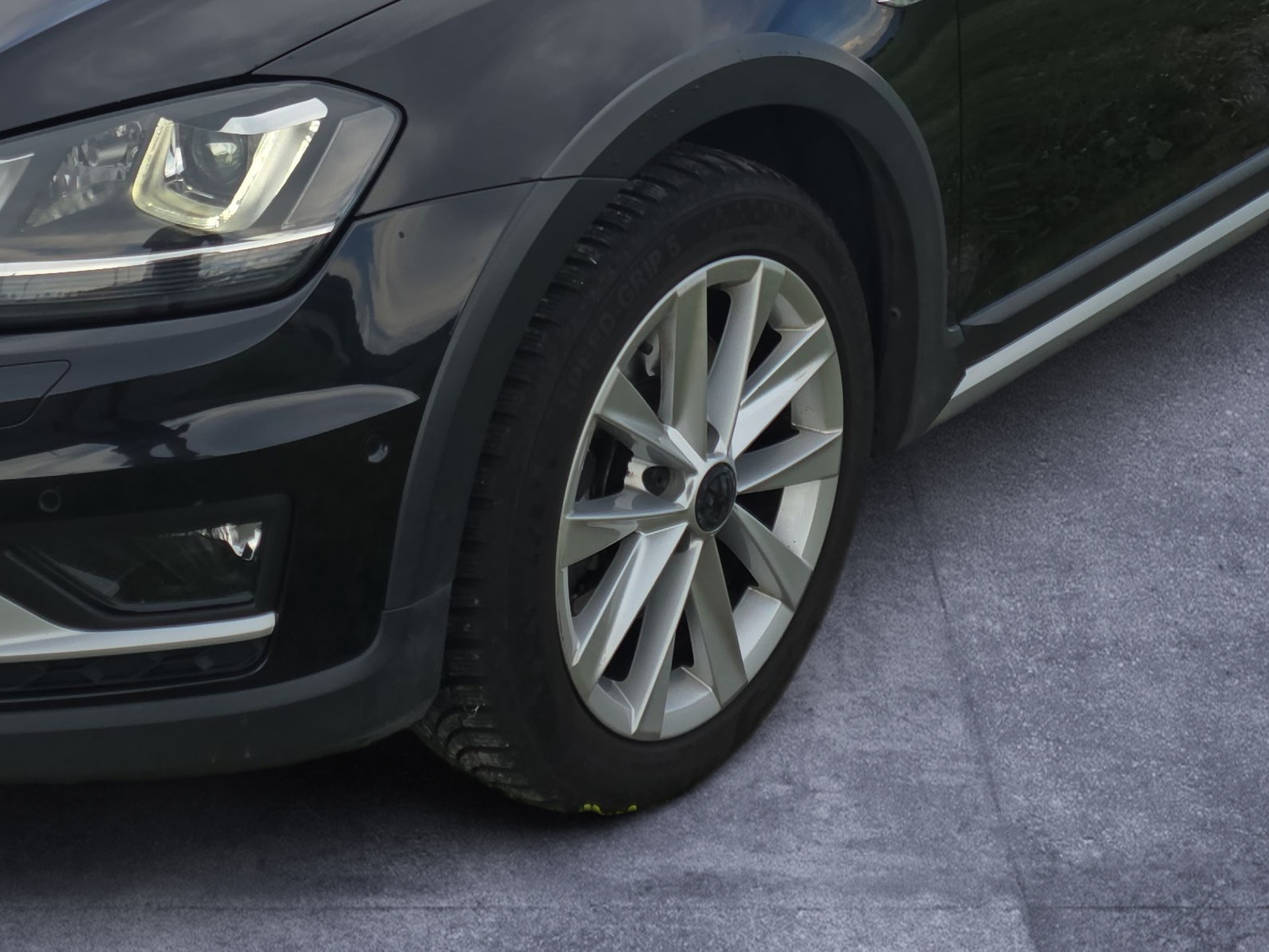 VW Golf 2.0 TDI Alltrack 4Motion-image-5