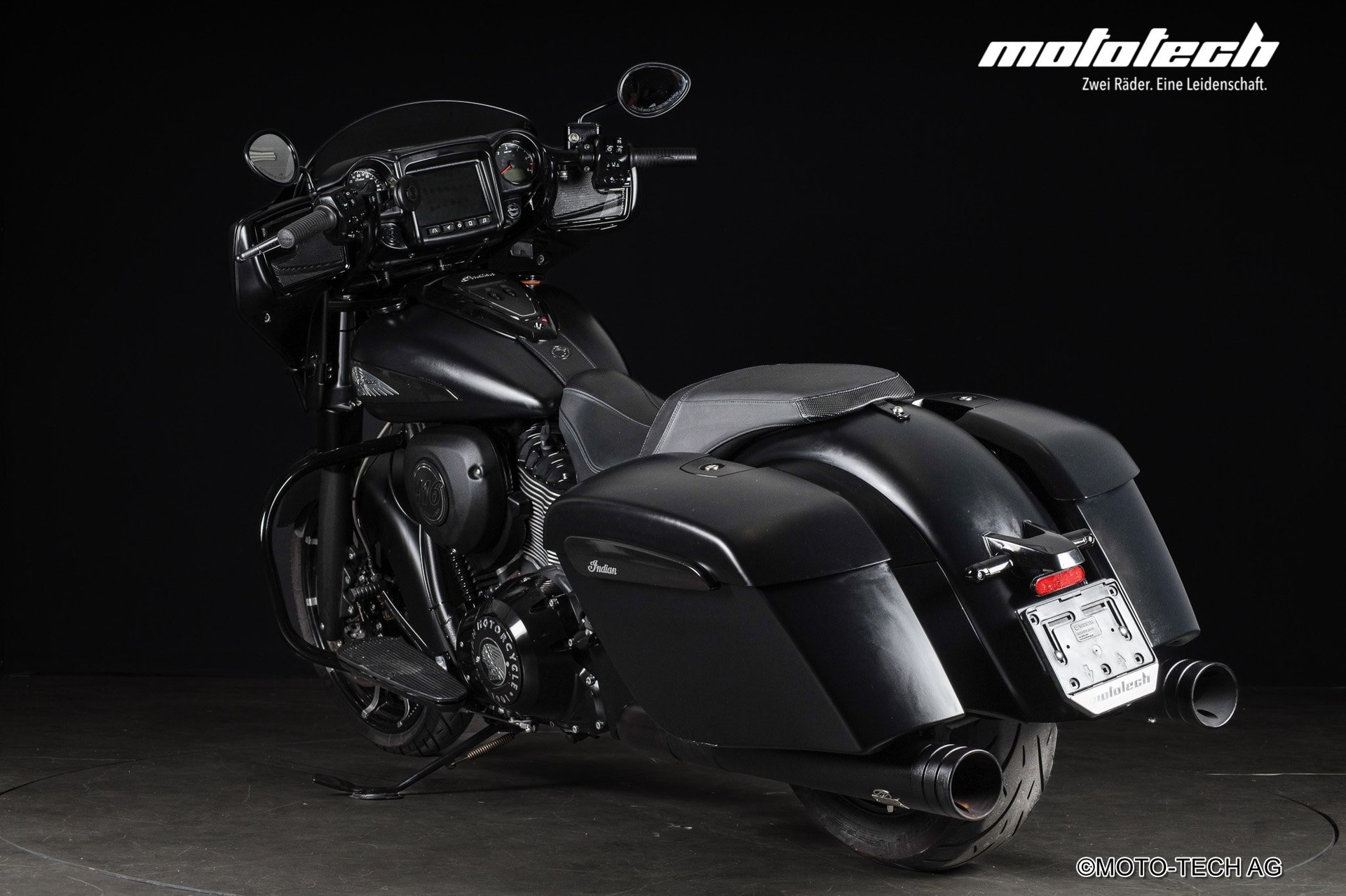 INDIAN Chieftain Dark Horse JEKILL AND HYDE-showroom-element-3