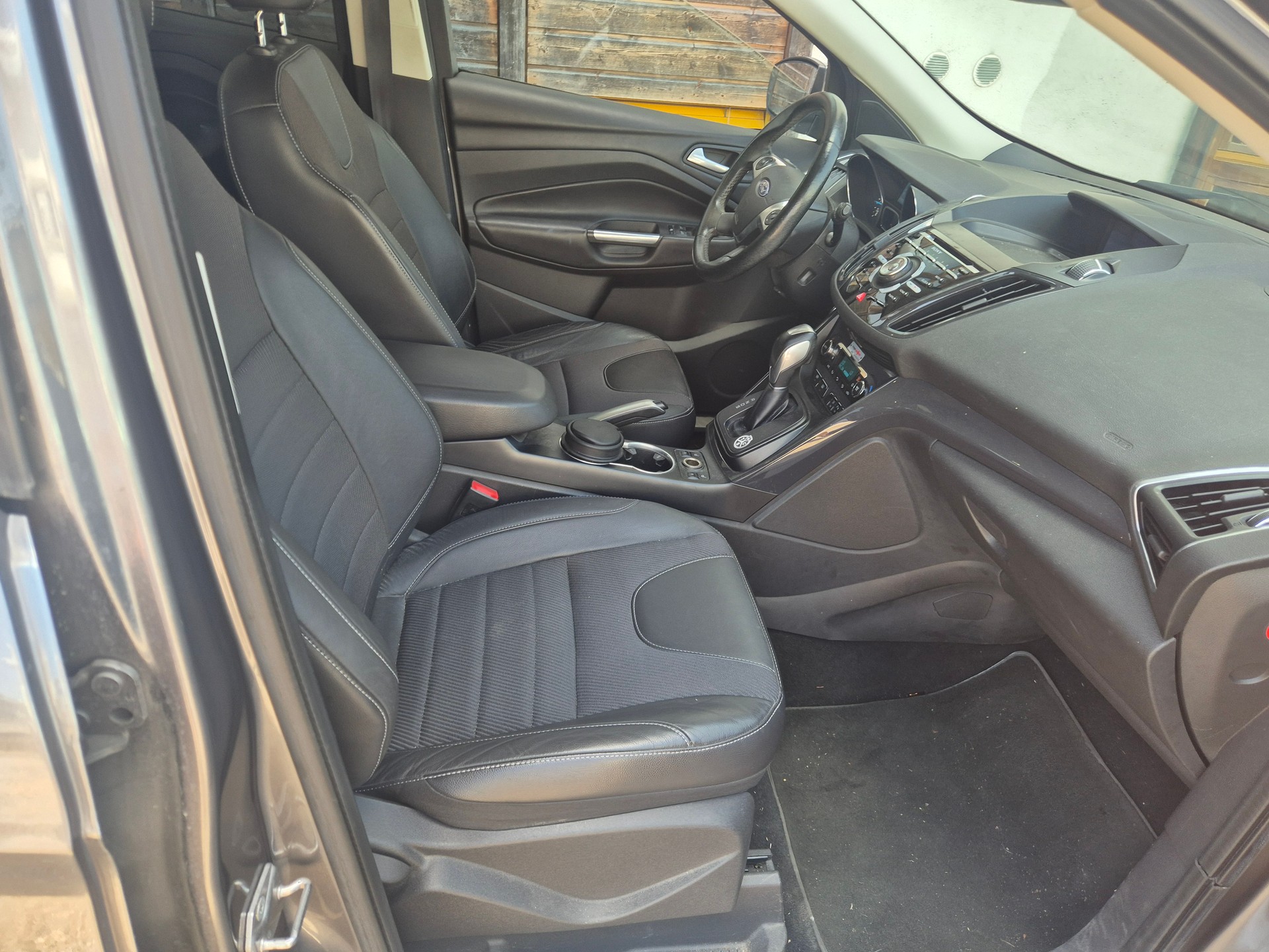 FORD Kuga 2.0 TDCi Titanium 4WD PowerShift-image-8