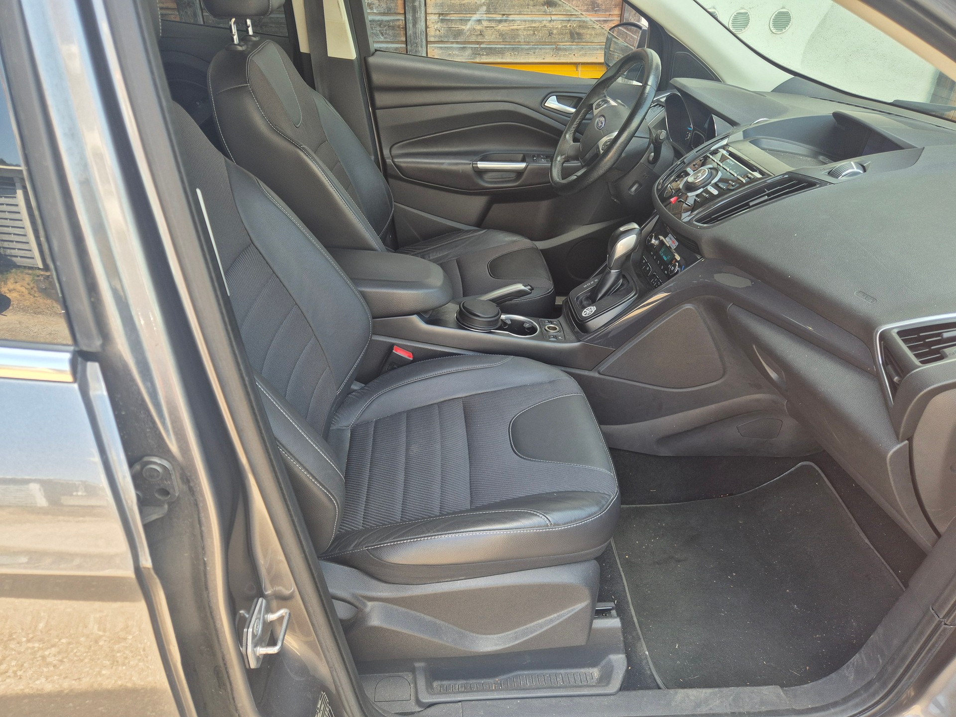 FORD Kuga 2.0 TDCi Titanium 4WD PowerShift-image-3