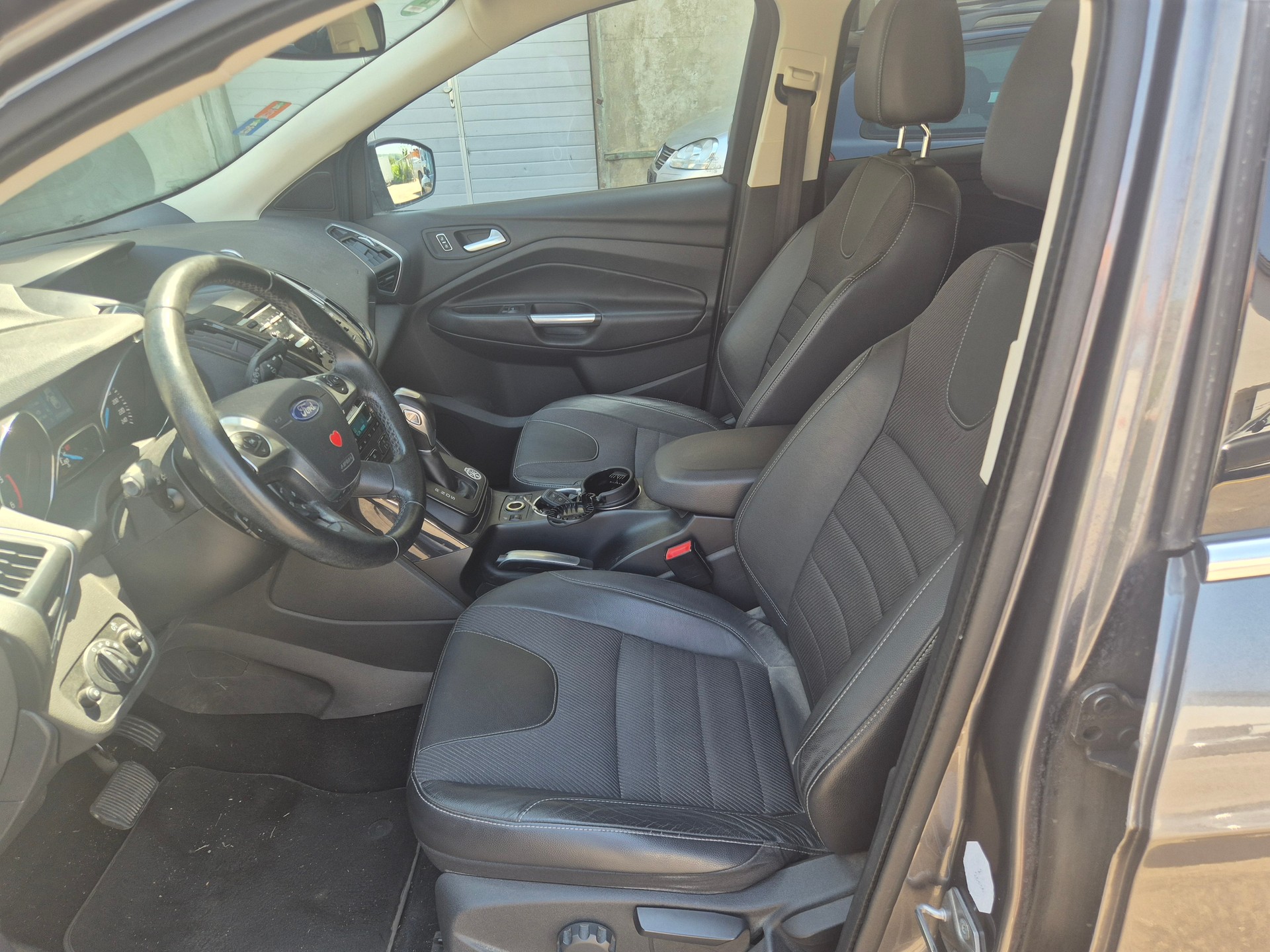 FORD Kuga 2.0 TDCi Titanium 4WD PowerShift-image-17