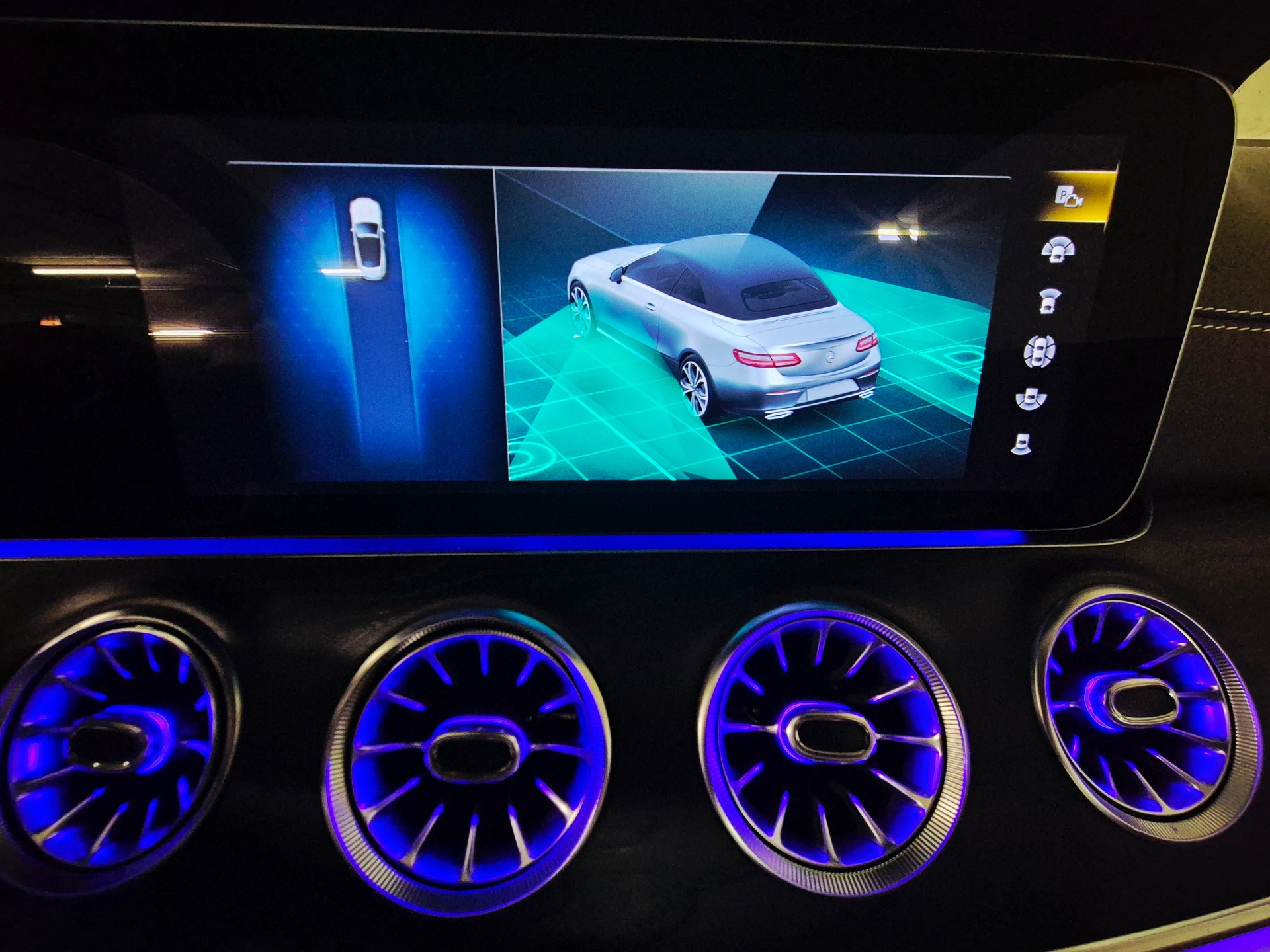MERCEDES-BENZ E 200 Cabriolet 4Matic AMG Line 9G-Tronic-image-16