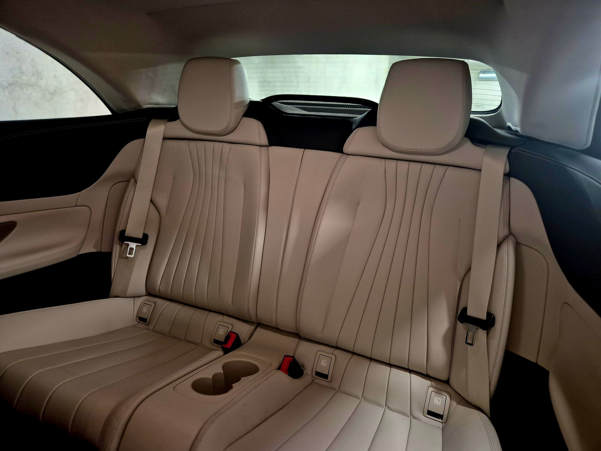 MERCEDES-BENZ E 200 Cabriolet 4Matic AMG Line 9G-Tronic-image-12