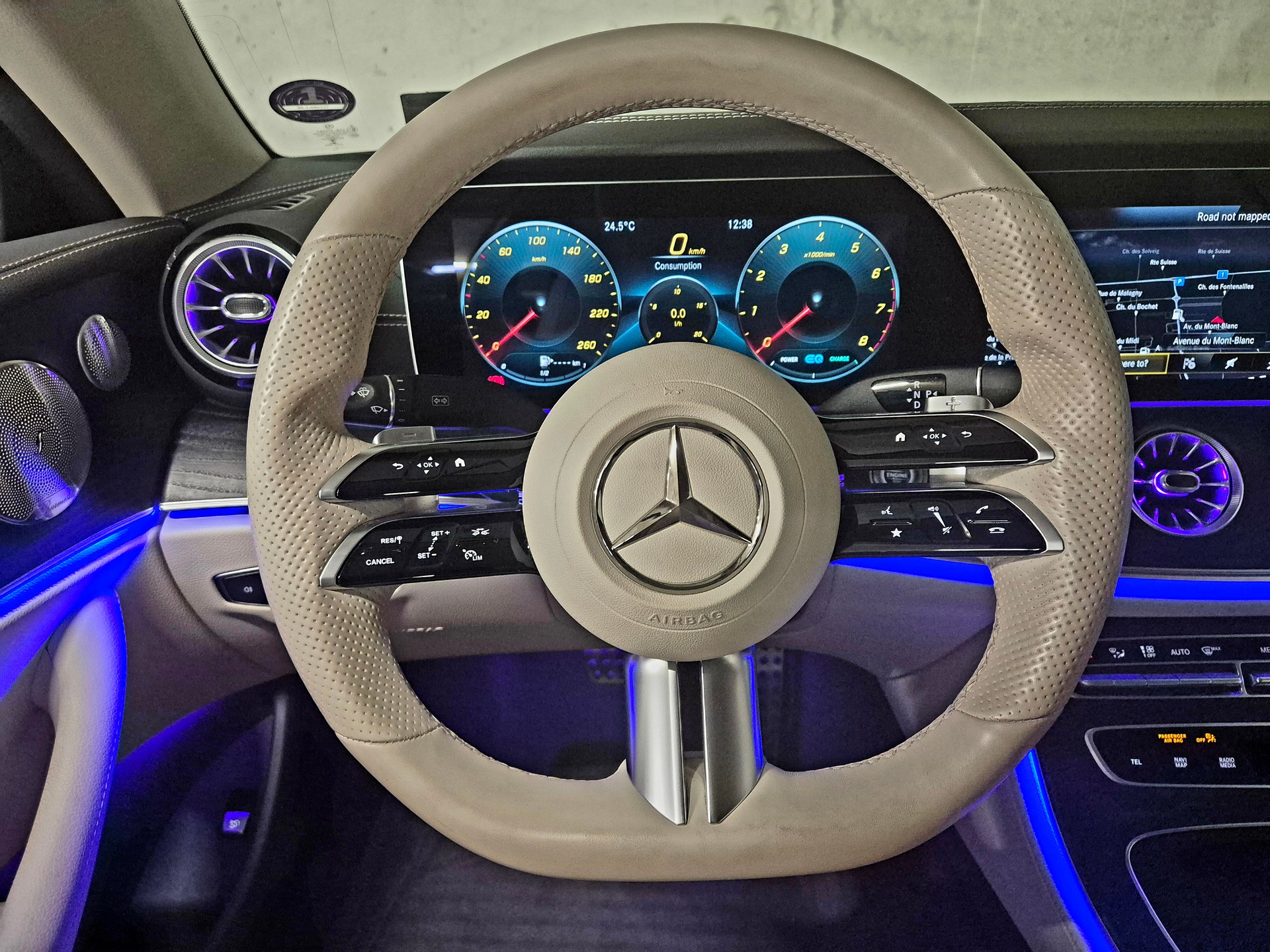 MERCEDES-BENZ E 200 Cabriolet 4Matic AMG Line 9G-Tronic-image-10