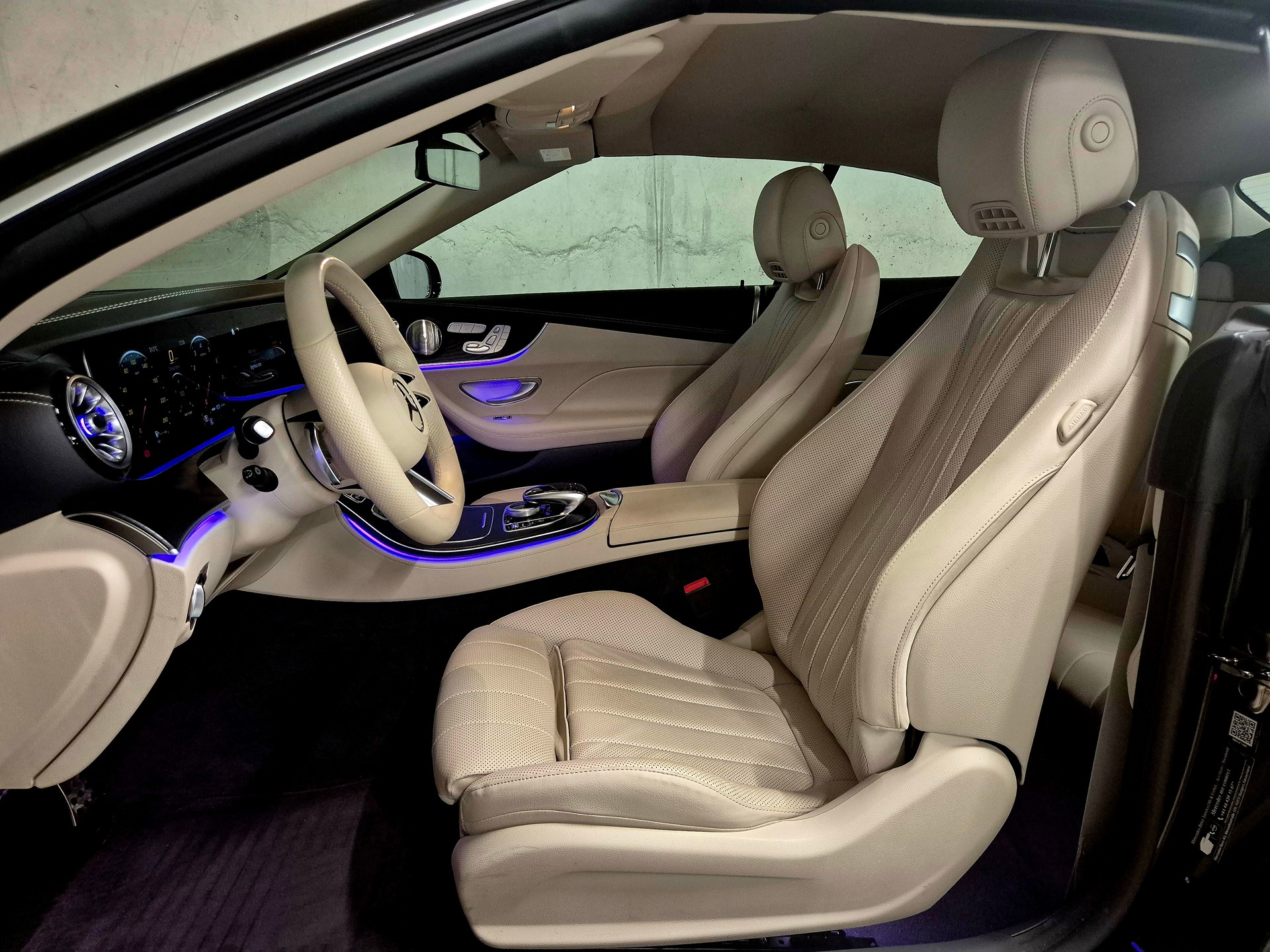 MERCEDES-BENZ E 200 Cabriolet 4Matic AMG Line 9G-Tronic-image-8