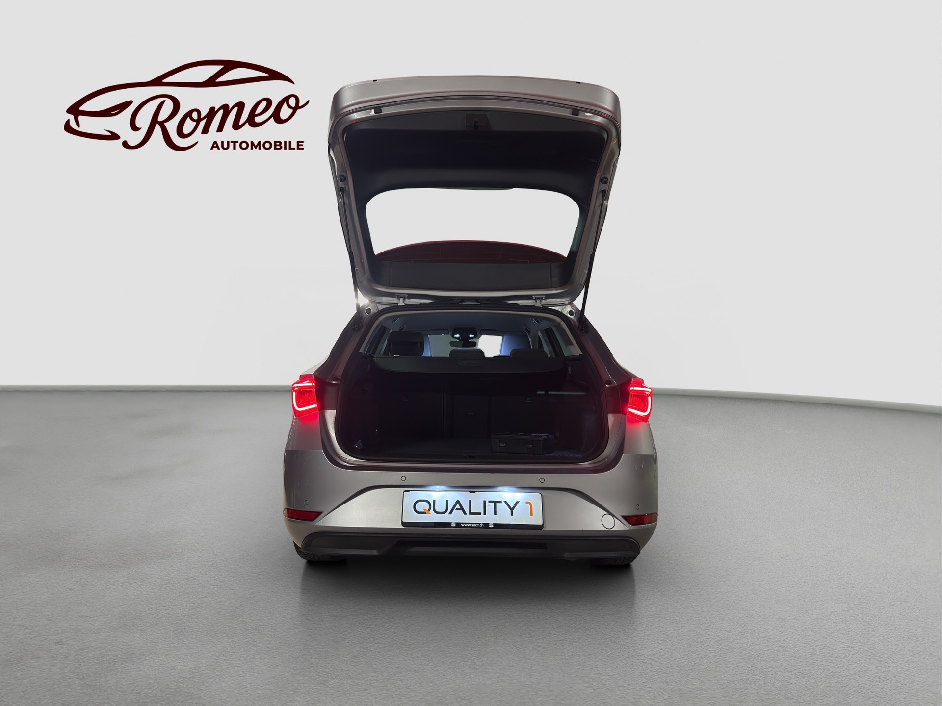 SEAT Leon ST 2.0 TDI EVO DSG Style ** Ab MFK & Service ** 1. Hand **-image-13