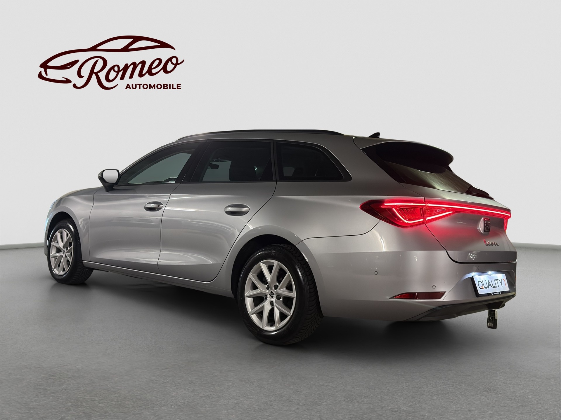 SEAT Leon ST 2.0 TDI EVO DSG Style ** Ab MFK & Service ** 1. Hand **-image-3