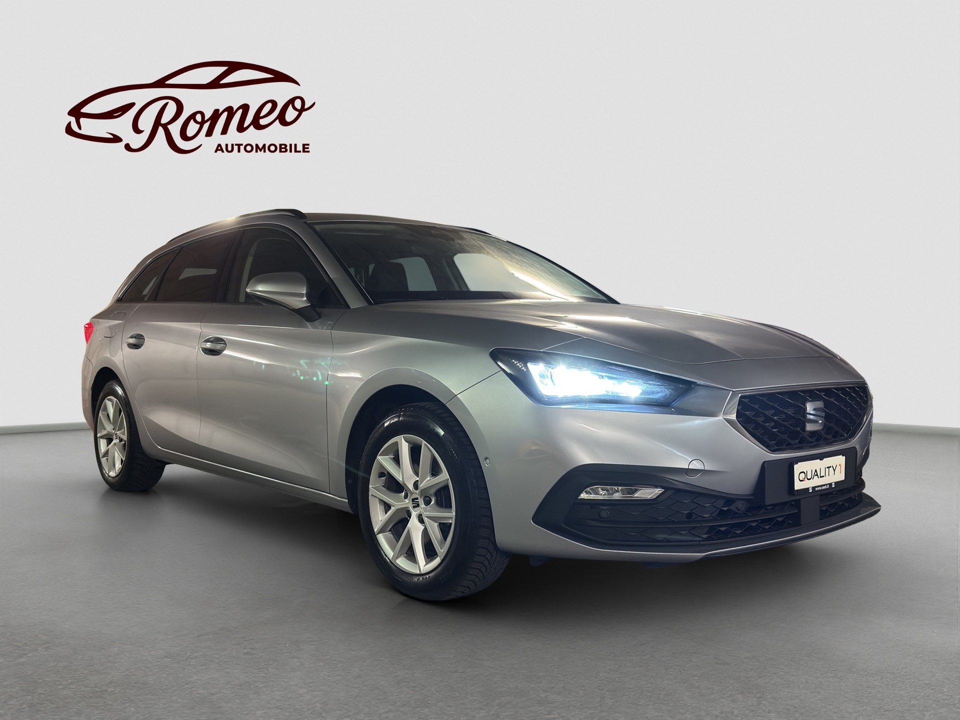 SEAT Leon ST 2.0 TDI EVO DSG Style ** Ab MFK & Service ** 1. Hand **-image-1