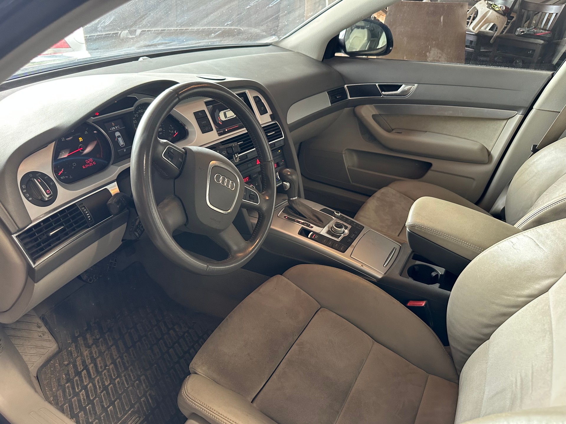 AUDI A6-image-9