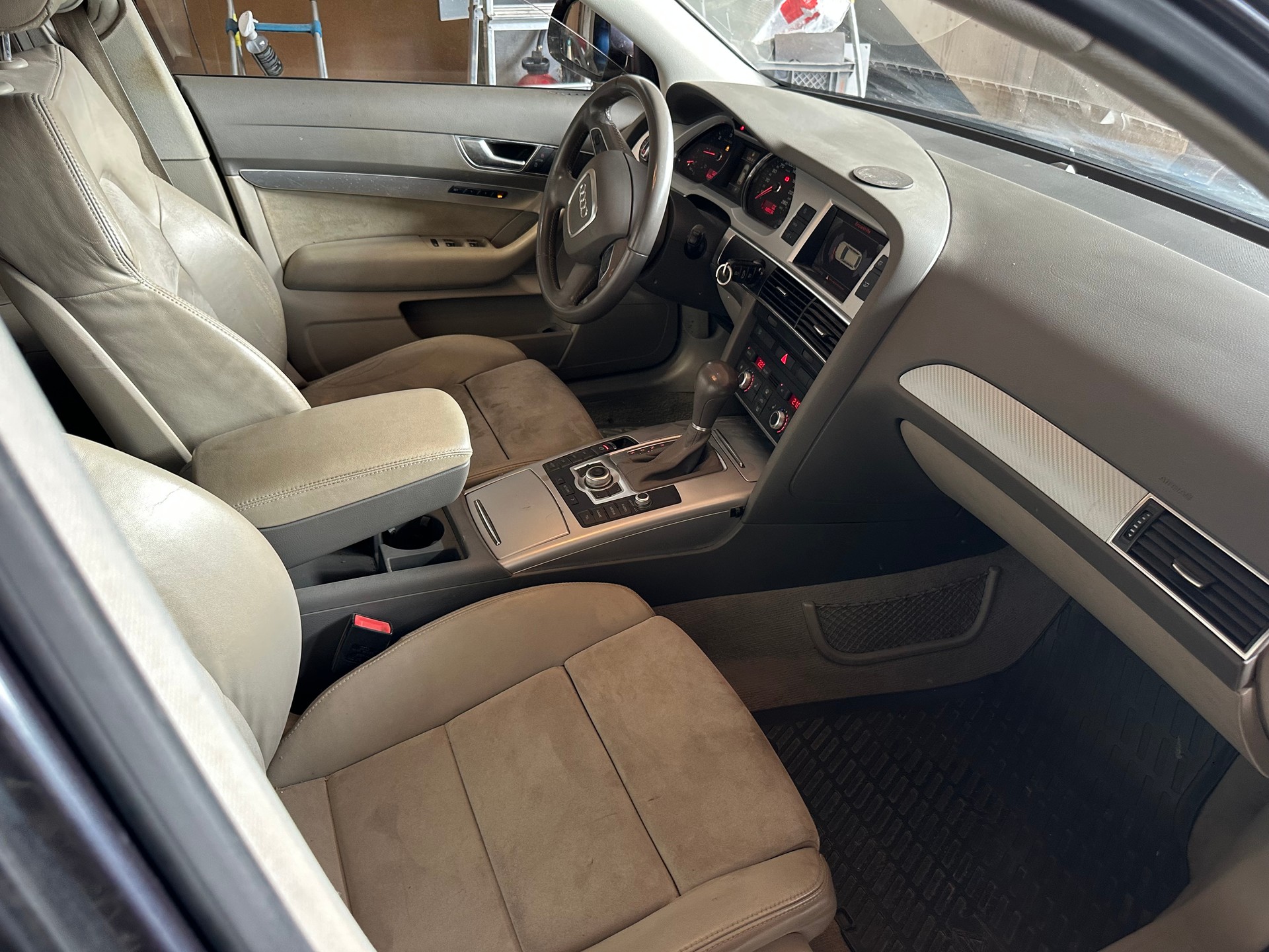 AUDI A6-image-8