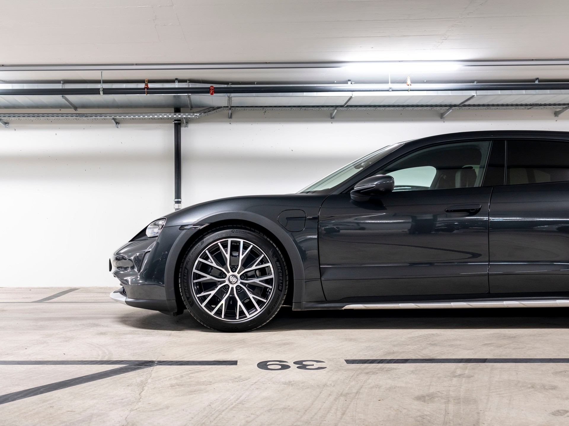 PORSCHE Taycan 4 Cross Turismo-image-7