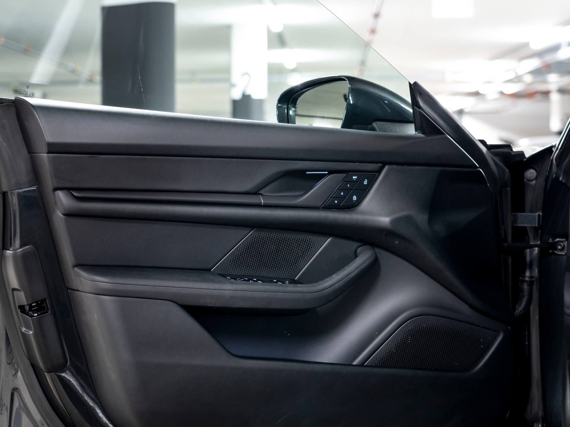 PORSCHE Taycan 4 Cross Turismo-image-19