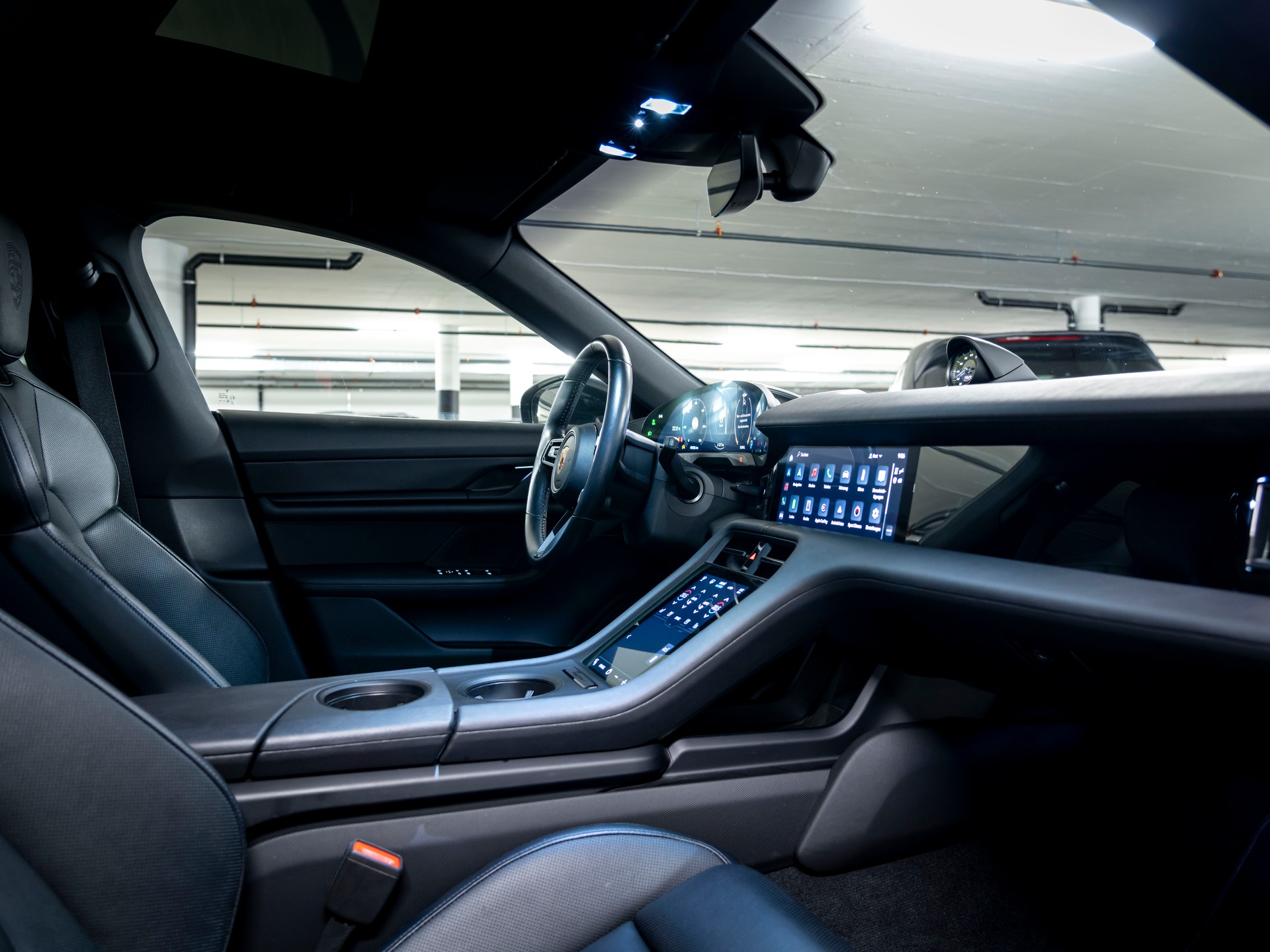 PORSCHE Taycan 4 Cross Turismo-image-22