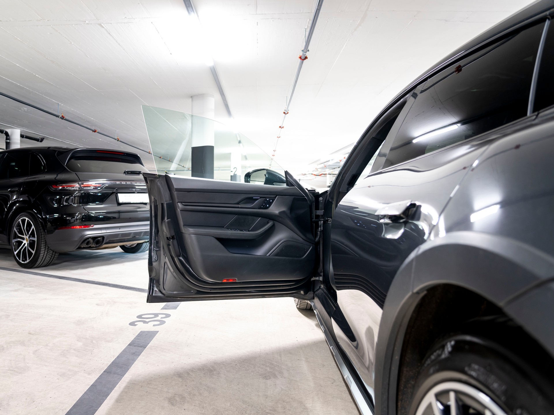 PORSCHE Taycan 4 Cross Turismo-image-11