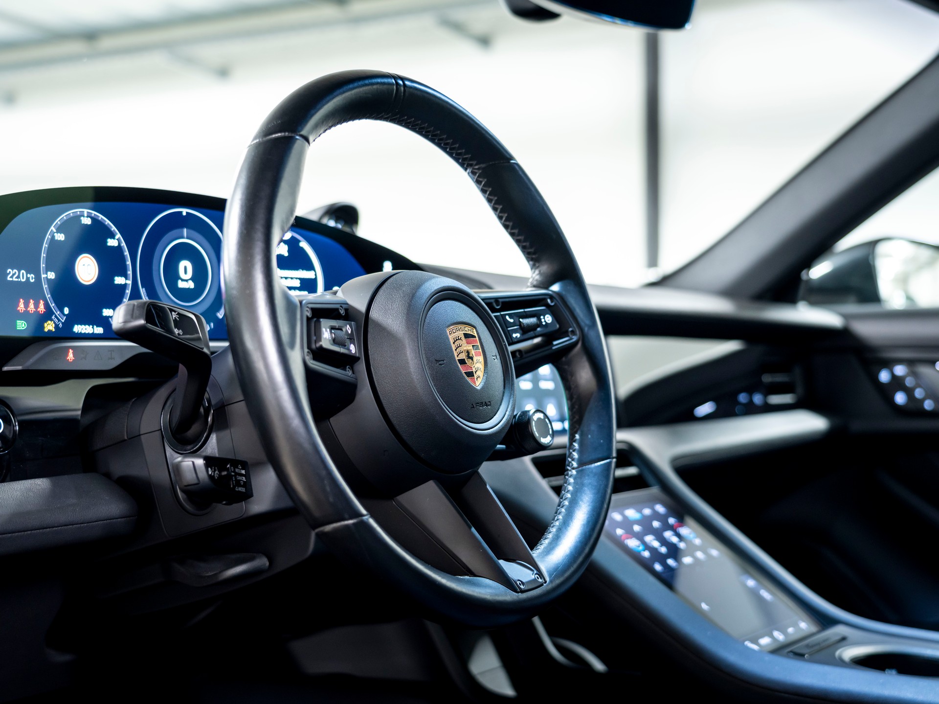 PORSCHE Taycan 4 Cross Turismo-image-13