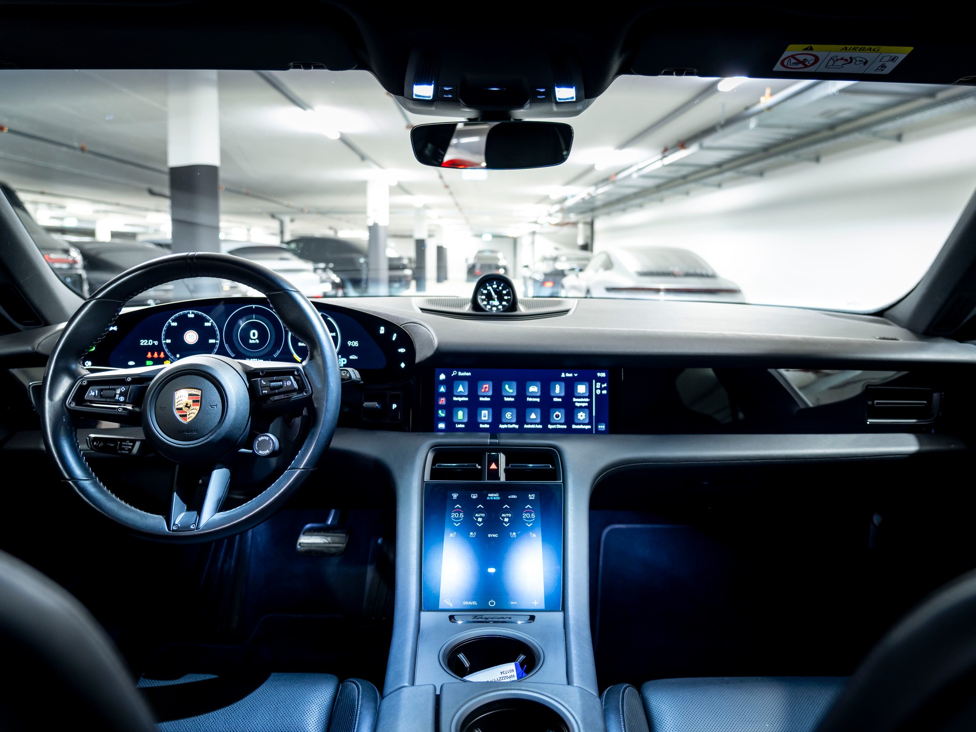 PORSCHE Taycan 4 Cross Turismo-image-21