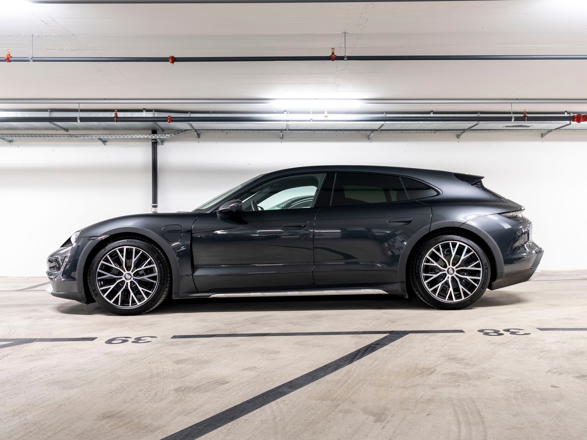 PORSCHE Taycan 4 Cross Turismo-image-1