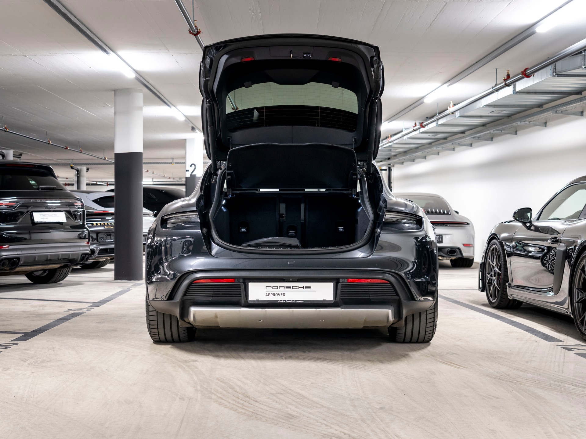 PORSCHE Taycan 4 Cross Turismo-image-5