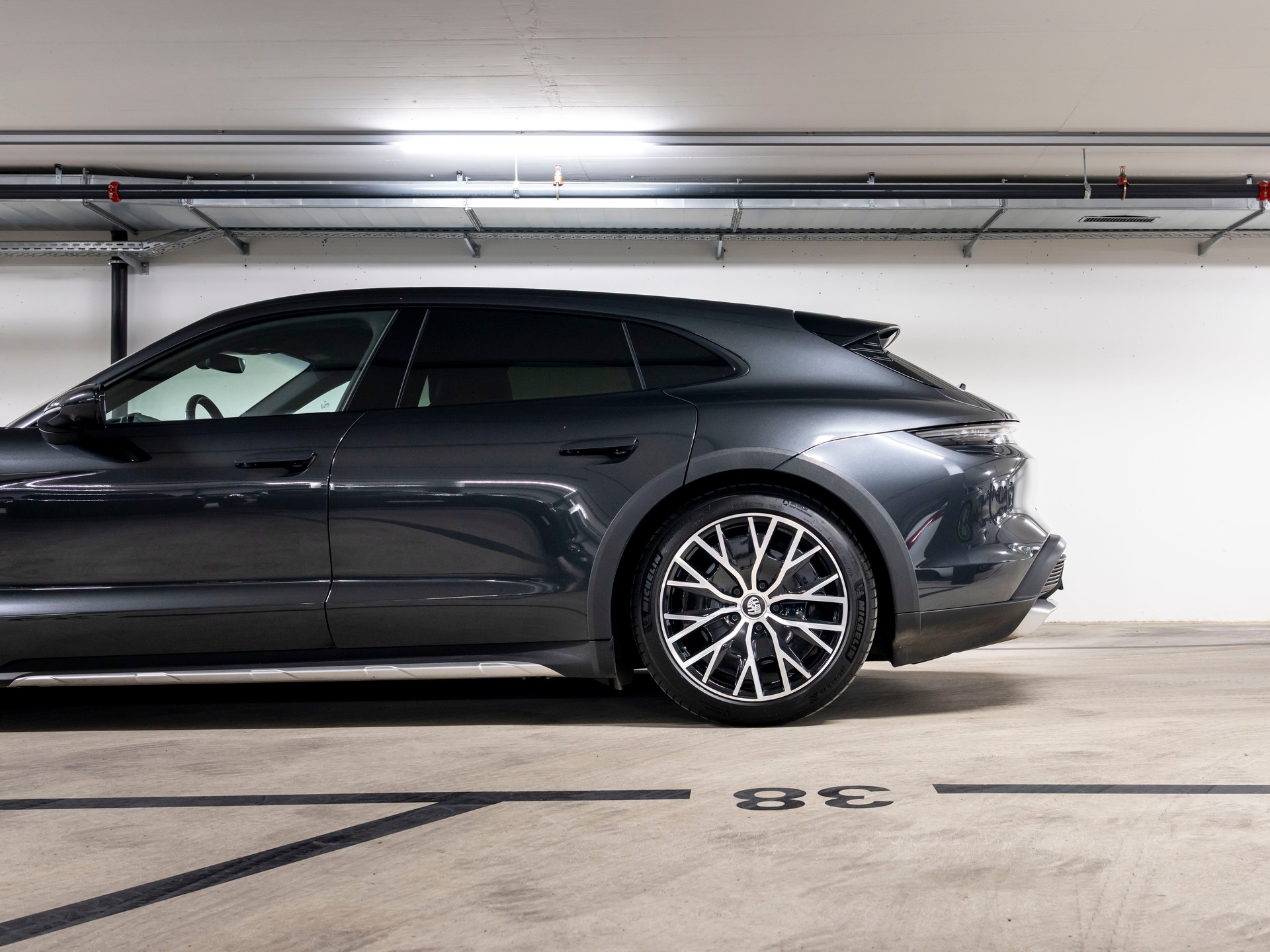 PORSCHE Taycan 4 Cross Turismo-image-8