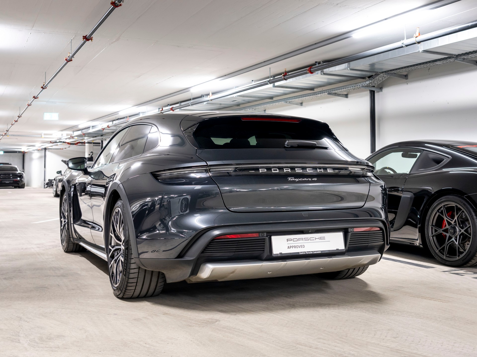 PORSCHE Taycan 4 Cross Turismo-image-2