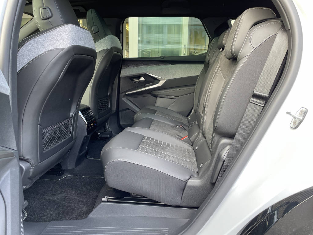 PEUGEOT 5008 long range e-GT Exclusive-image-7