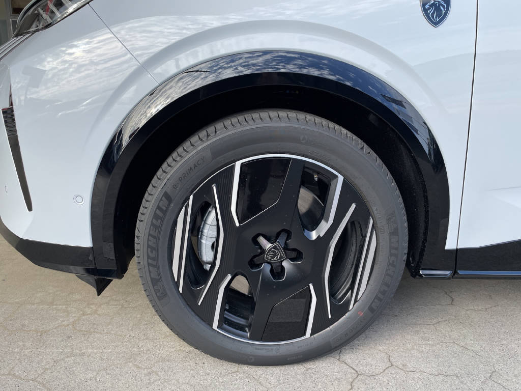 PEUGEOT 5008 long range e-GT Exclusive-image-9