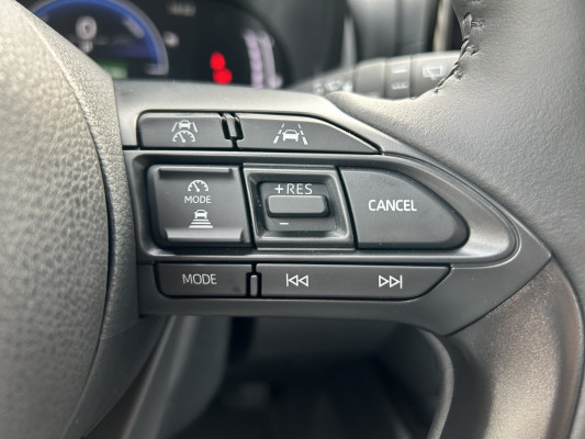 TOYOTA Yaris 1.5 Trend e-CVT-image-9