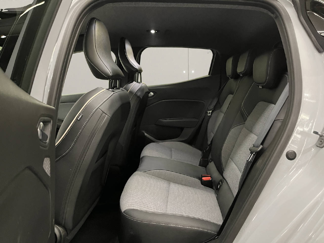 RENAULT Clio 1.0 TCe techno CVT-image-13