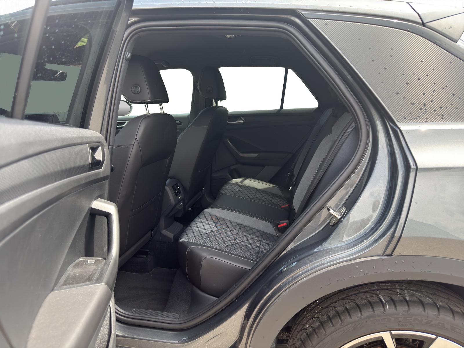 VW T-Roc 2.0 TSI R-Line DSG 4Motion-image-9