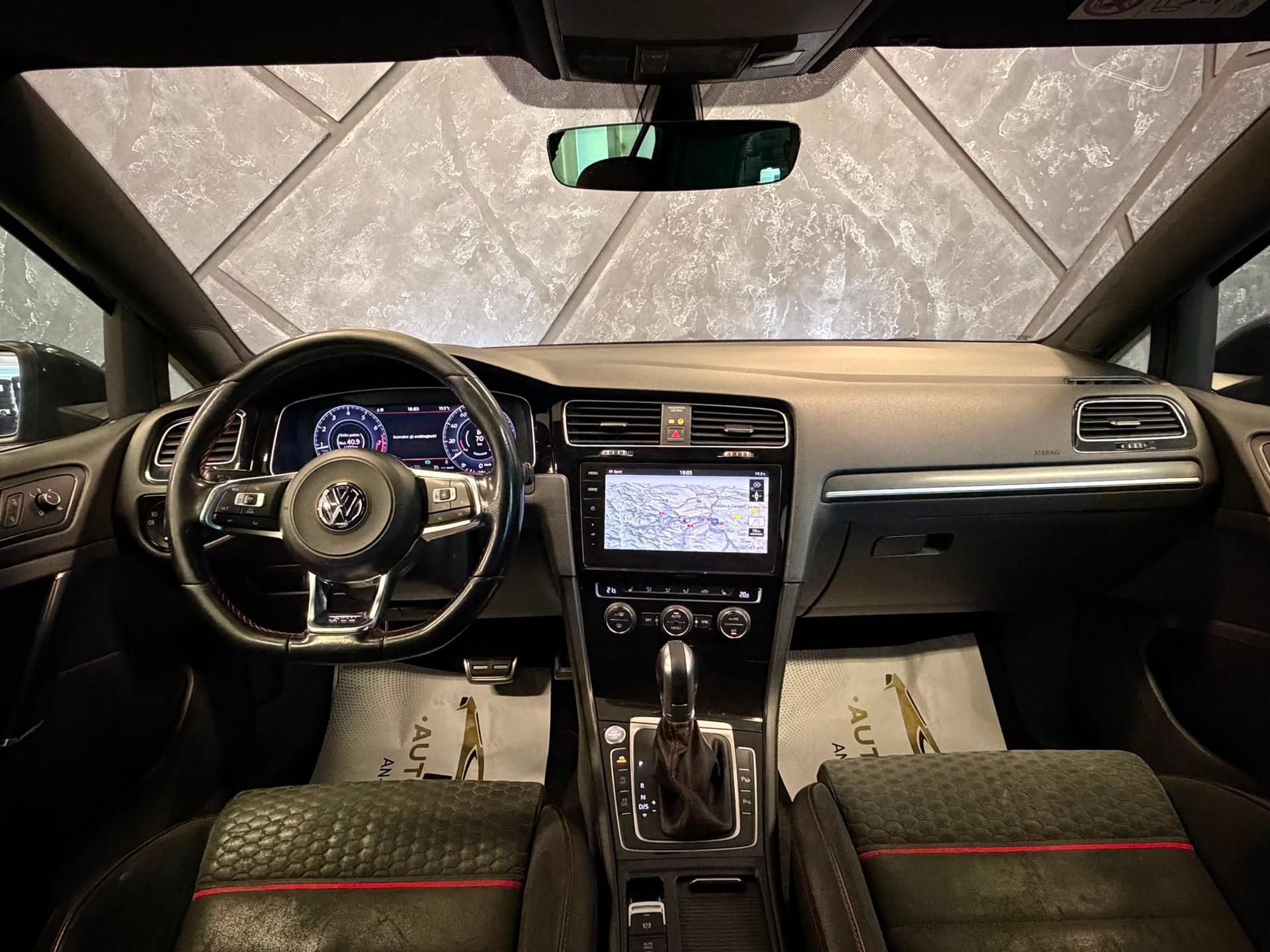 VW Golf 2.0 TSI GTI Performance DSG-image-8