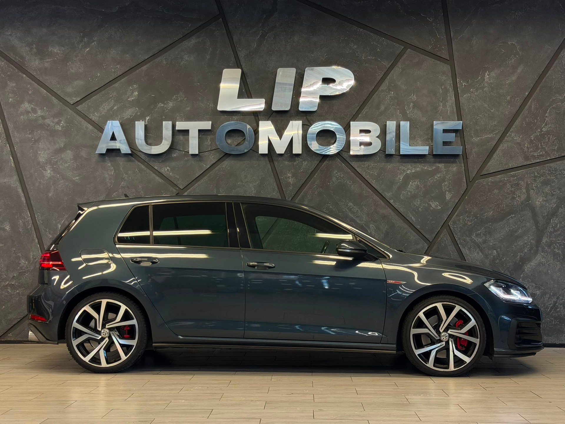 VW Golf 2.0 TSI GTI Performance DSG-image-4