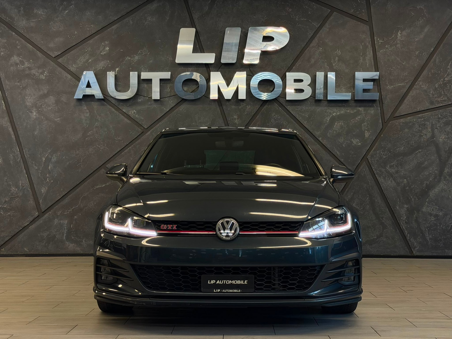 VW Golf 2.0 TSI GTI Performance DSG-image-1