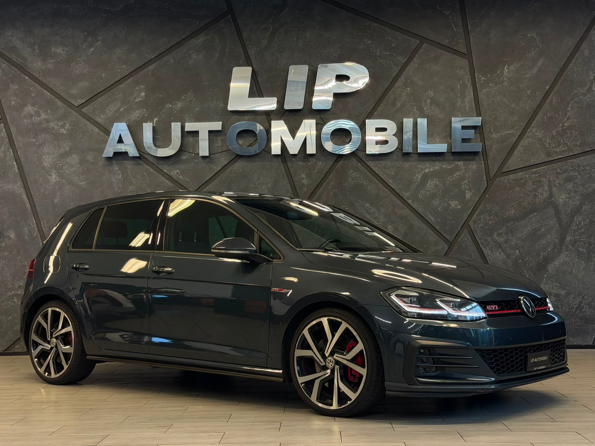 VW Golf 2.0 TSI GTI Performance DSG-image-2