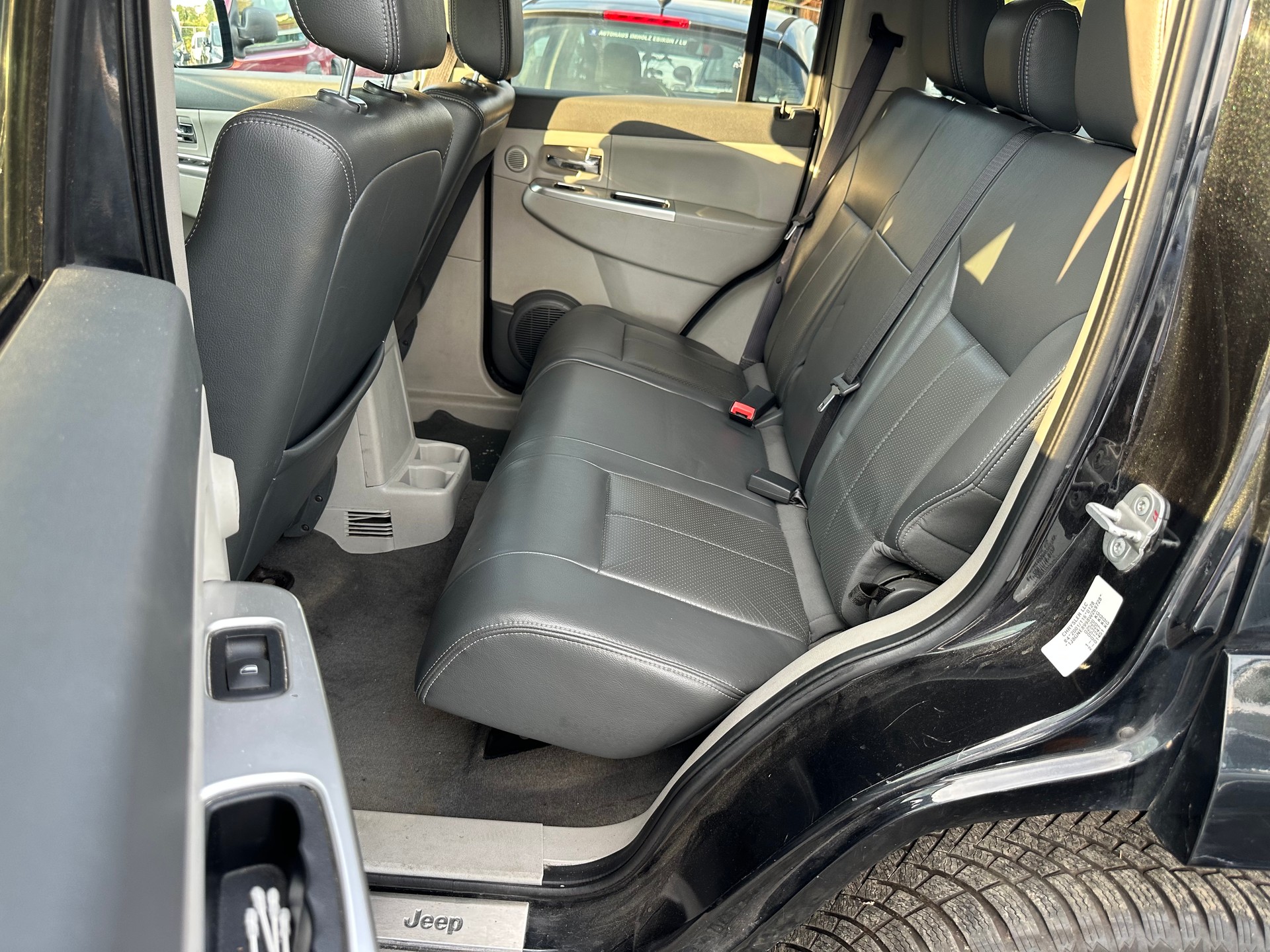 JEEP Cherokee 2.8 CRD Limited Automatic-image-10