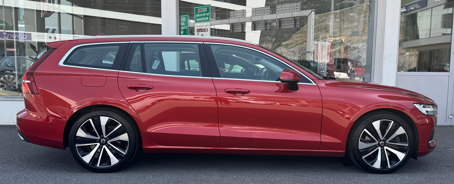 VOLVO V60 T8 eAWD Twin Engine Inscription Geartronic-image-1