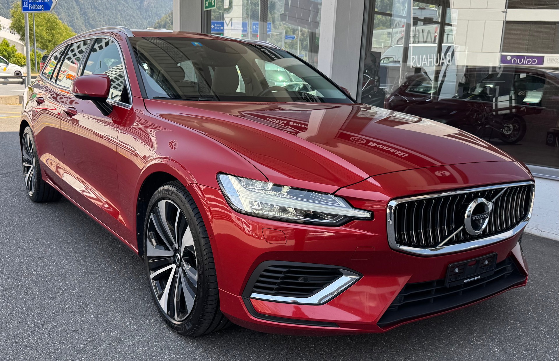 VOLVO V60 T8 eAWD Twin Engine Inscription Geartronic-image-0