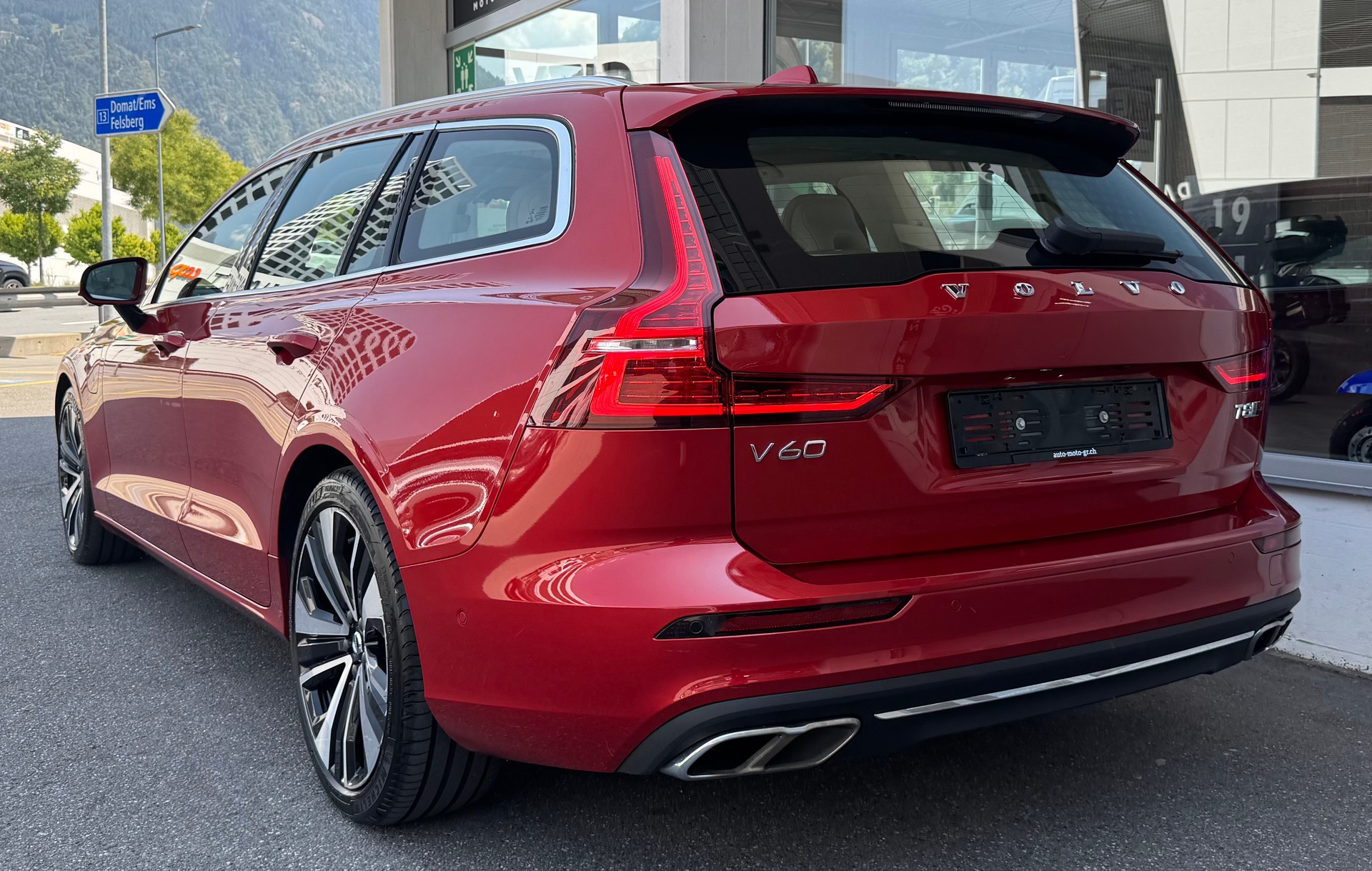 VOLVO V60 T8 eAWD Twin Engine Inscription Geartronic-image-3