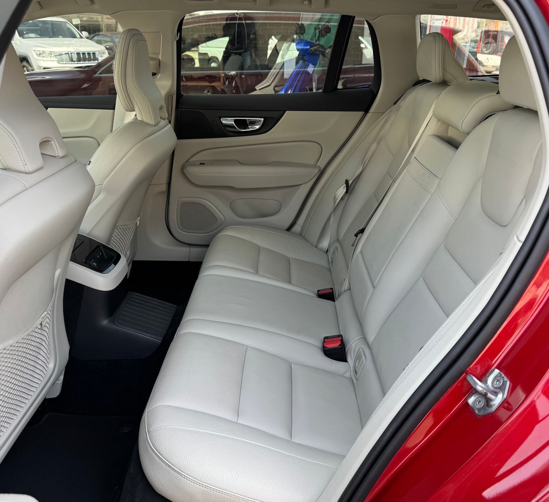 VOLVO V60 T8 eAWD Twin Engine Inscription Geartronic-image-10