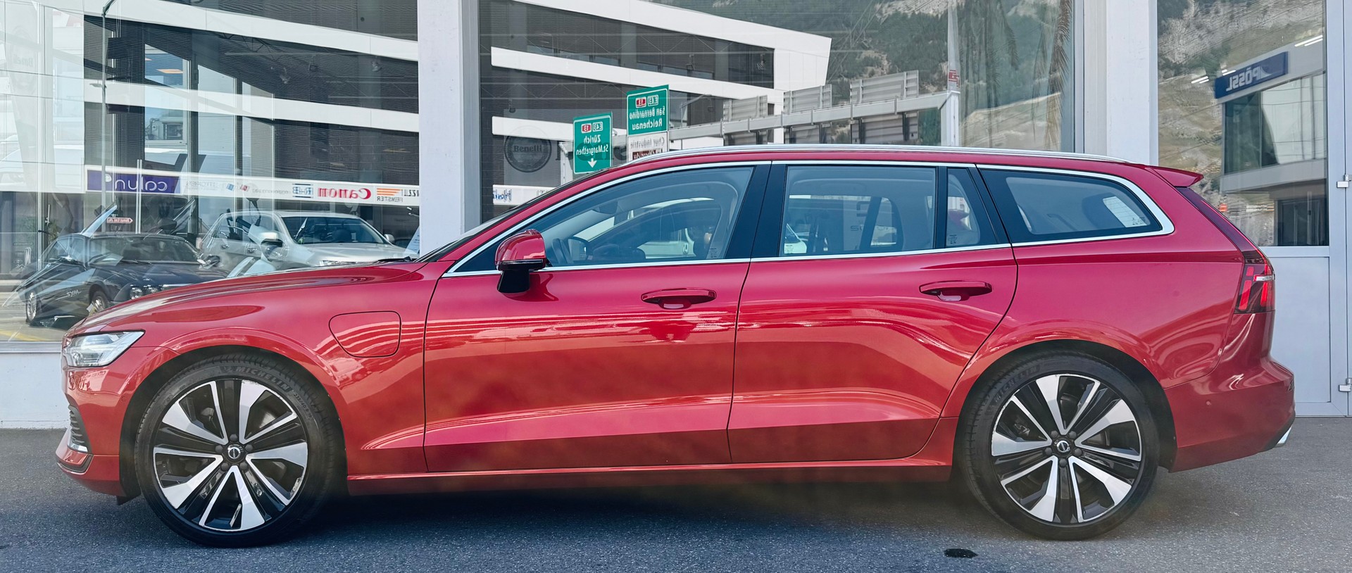 VOLVO V60 T8 eAWD Twin Engine Inscription Geartronic-image-2