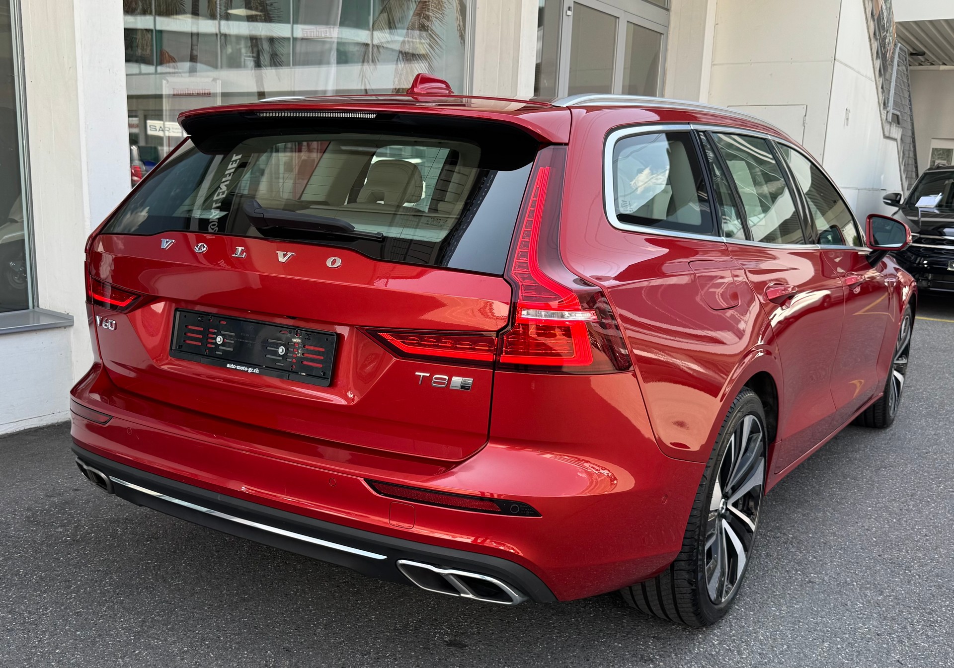 VOLVO V60 T8 eAWD Twin Engine Inscription Geartronic-image-4