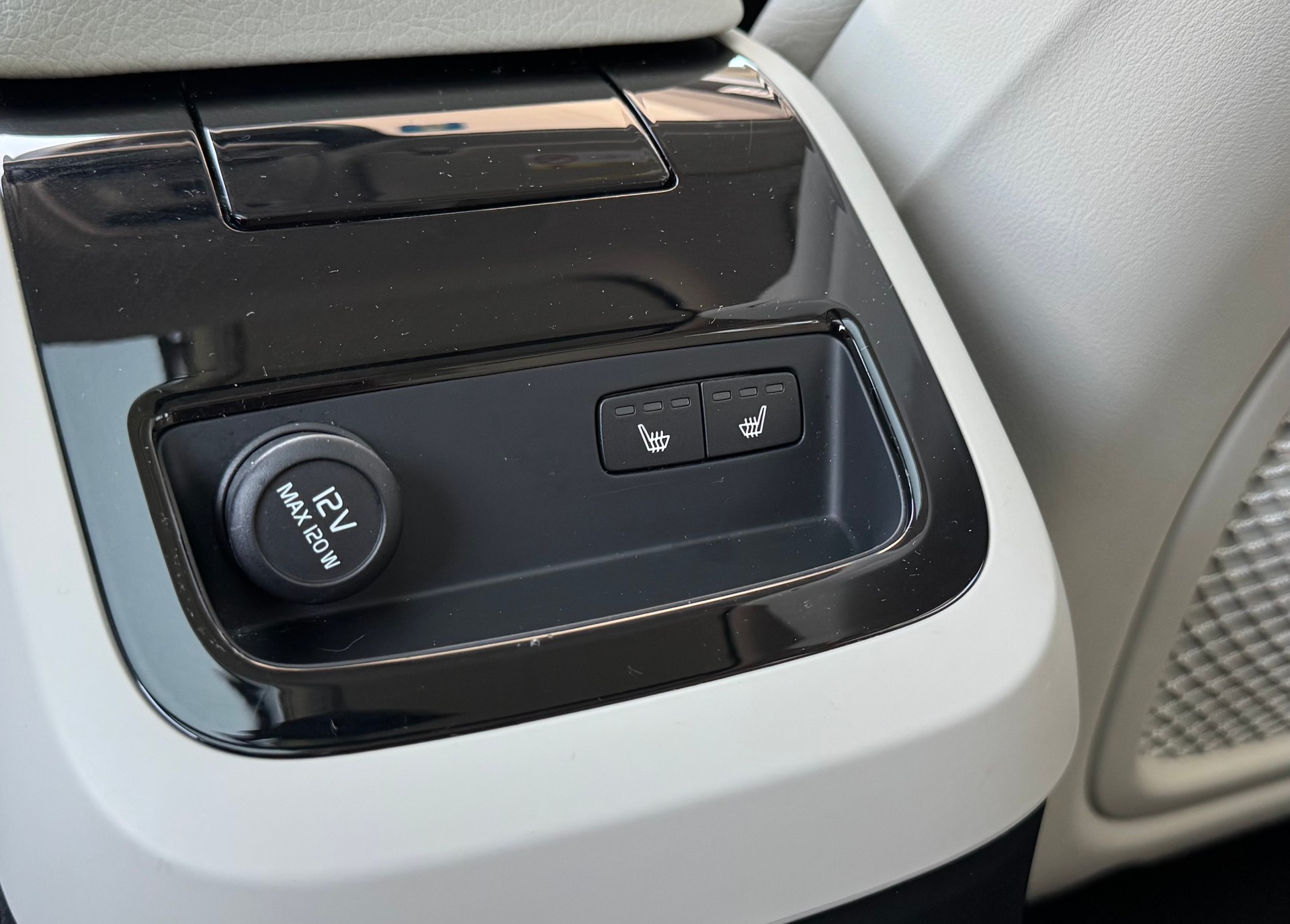 VOLVO V60 T8 eAWD Twin Engine Inscription Geartronic-image-11