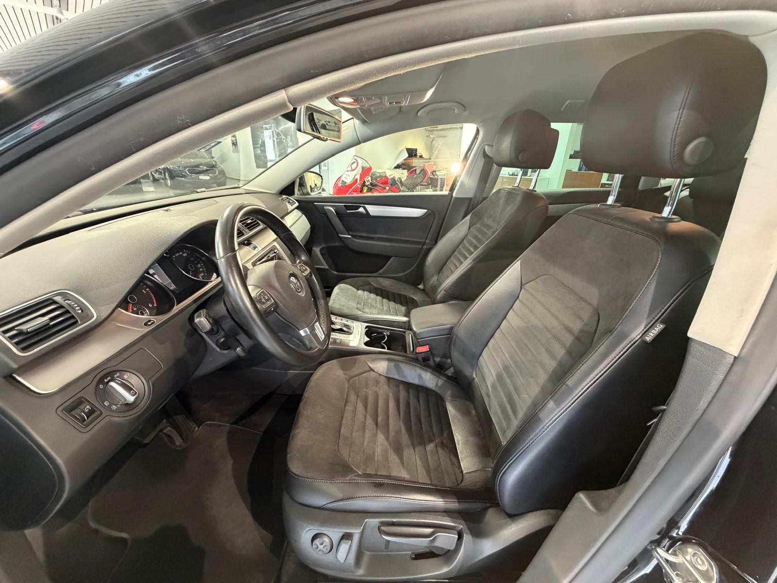 VW Passat Variant 2.0 TDI BlueMotion DSG-image-6