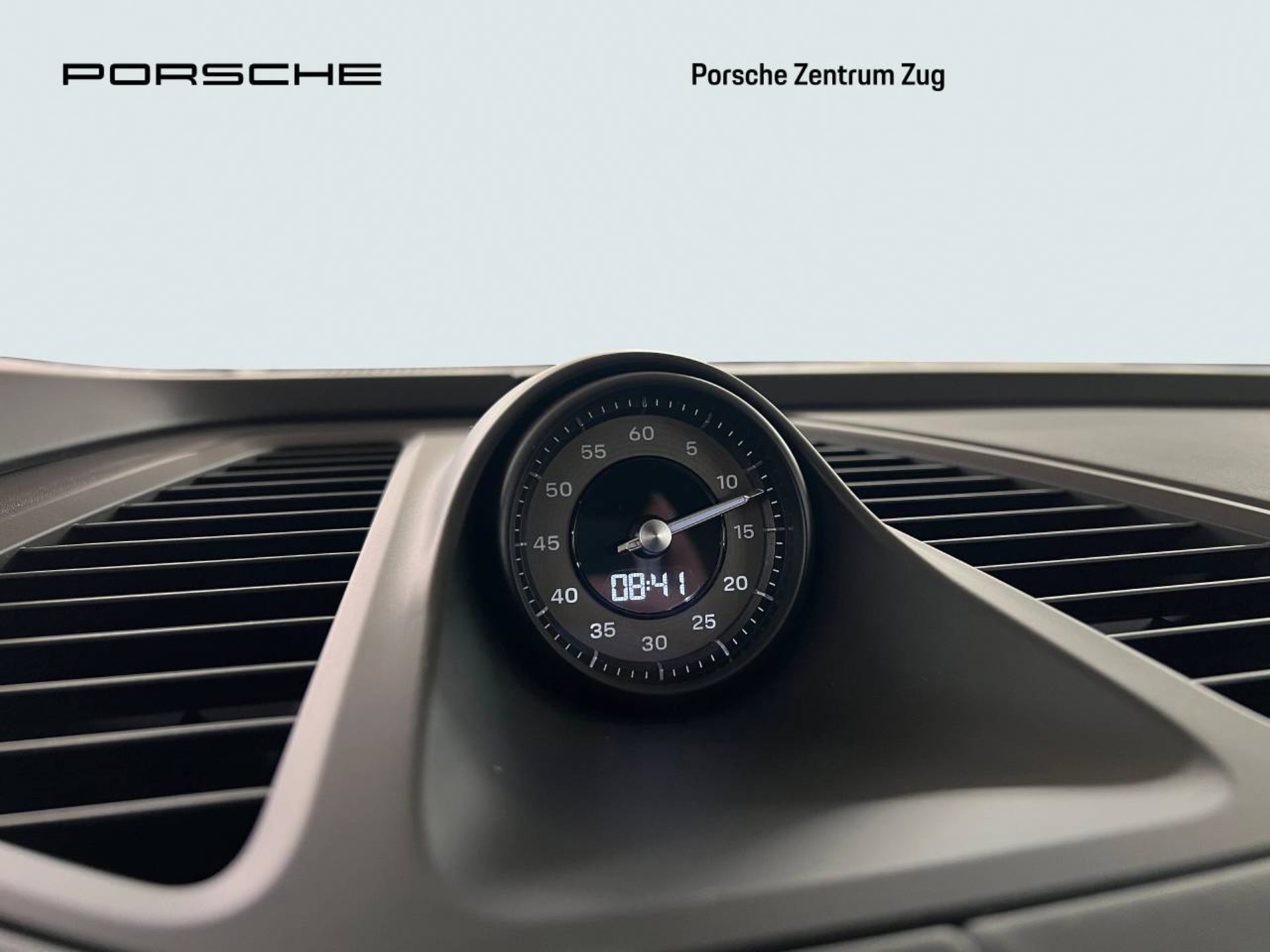 PORSCHE Macan Turbo-image-26