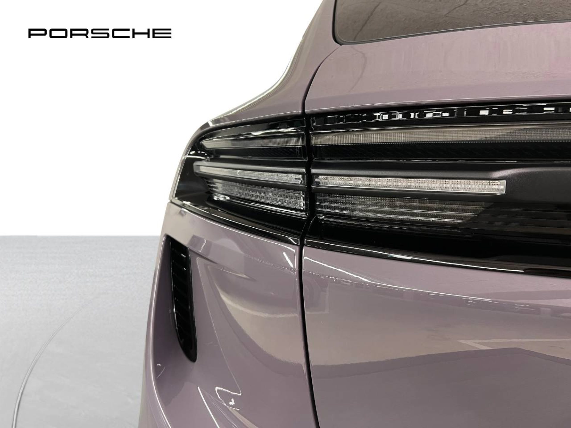 PORSCHE Macan Turbo-image-12