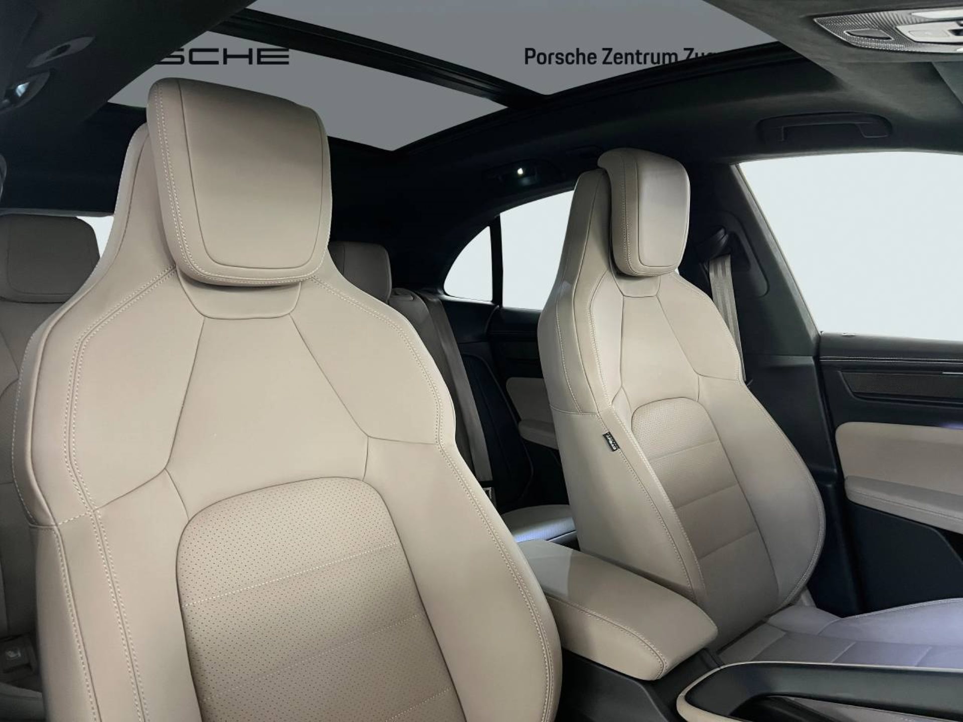 PORSCHE Macan Turbo-image-20