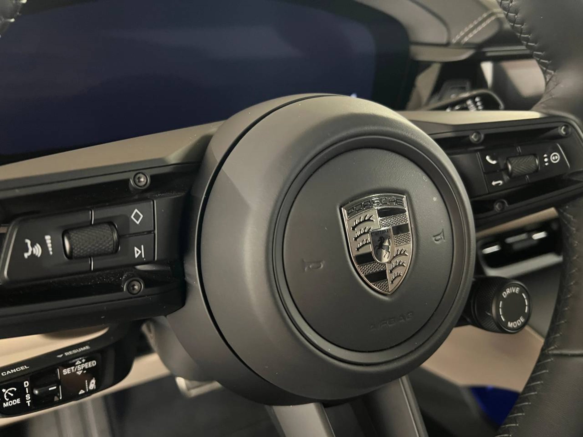 PORSCHE Macan Turbo-image-16