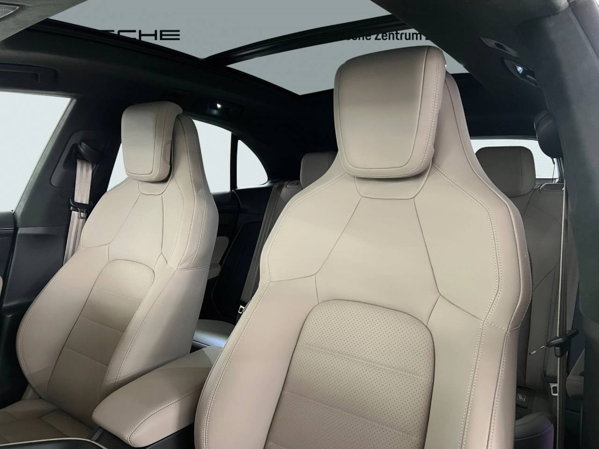 PORSCHE Macan Turbo-image-4