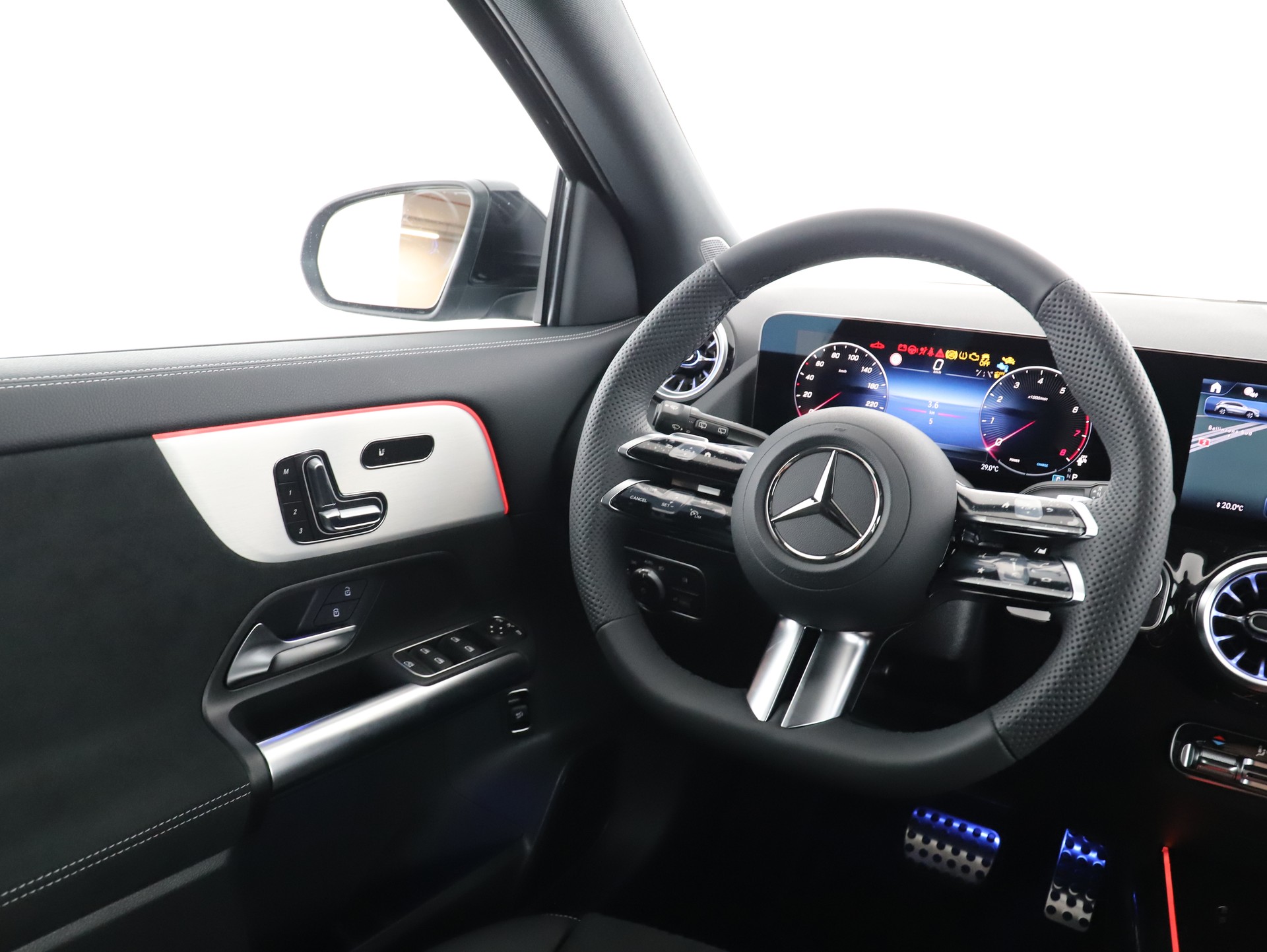 MERCEDES-BENZ GLA 200 Night Star 7G-D-image-13