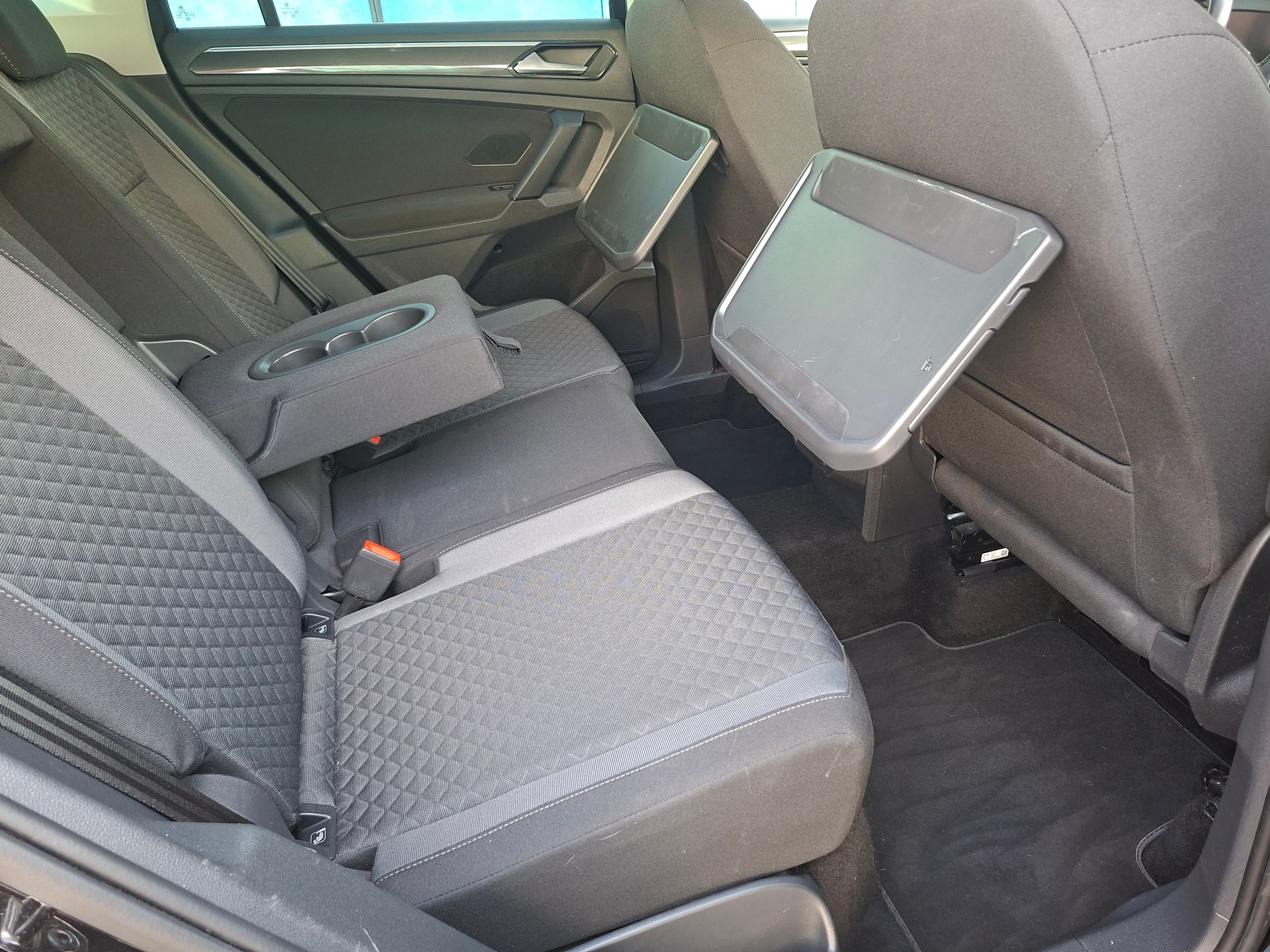 VW Tiguan 2.0 TDI SCR Comfortline 4Motion-image-10