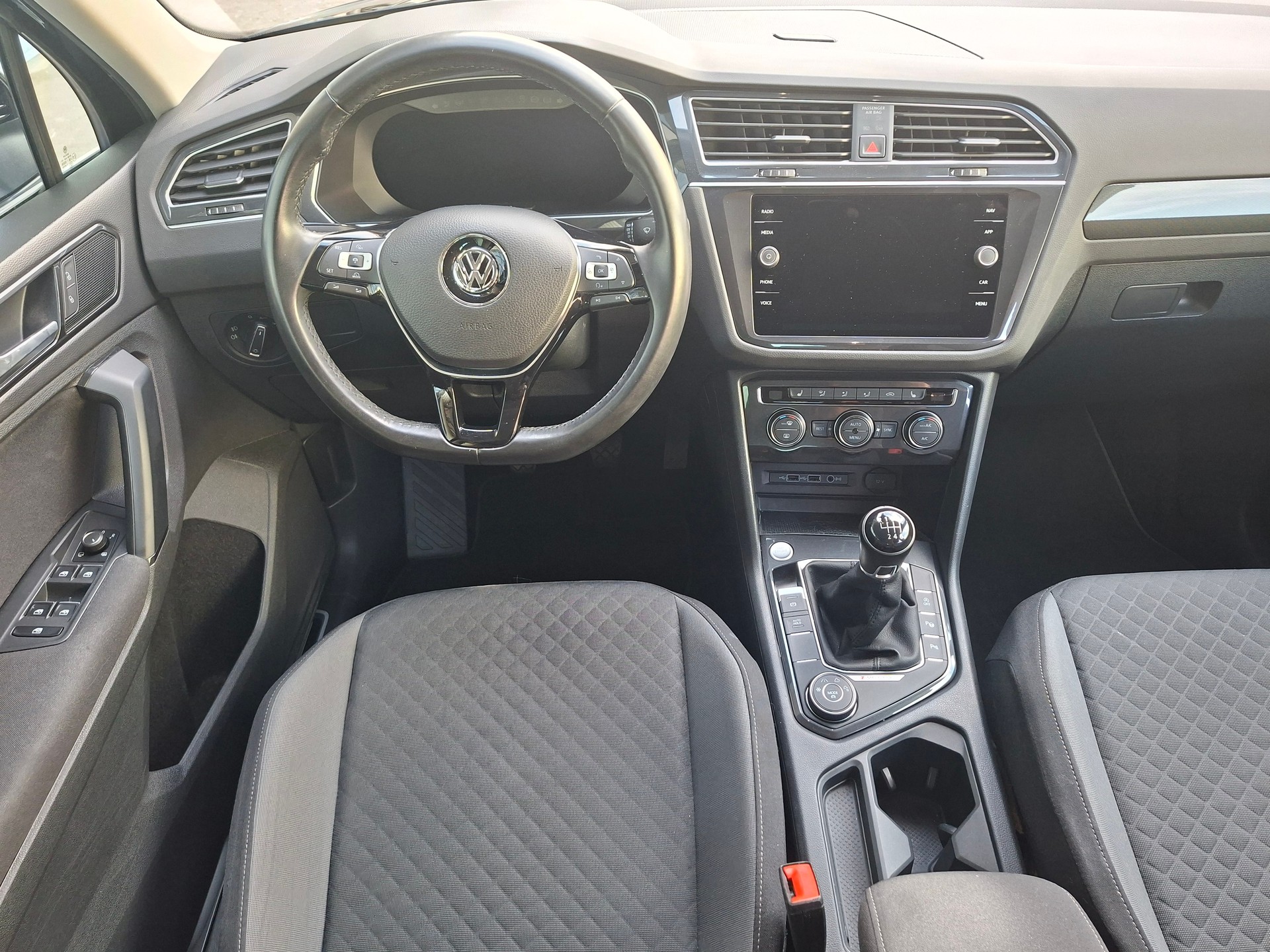 VW Tiguan 2.0 TDI SCR Comfortline 4Motion-image-8